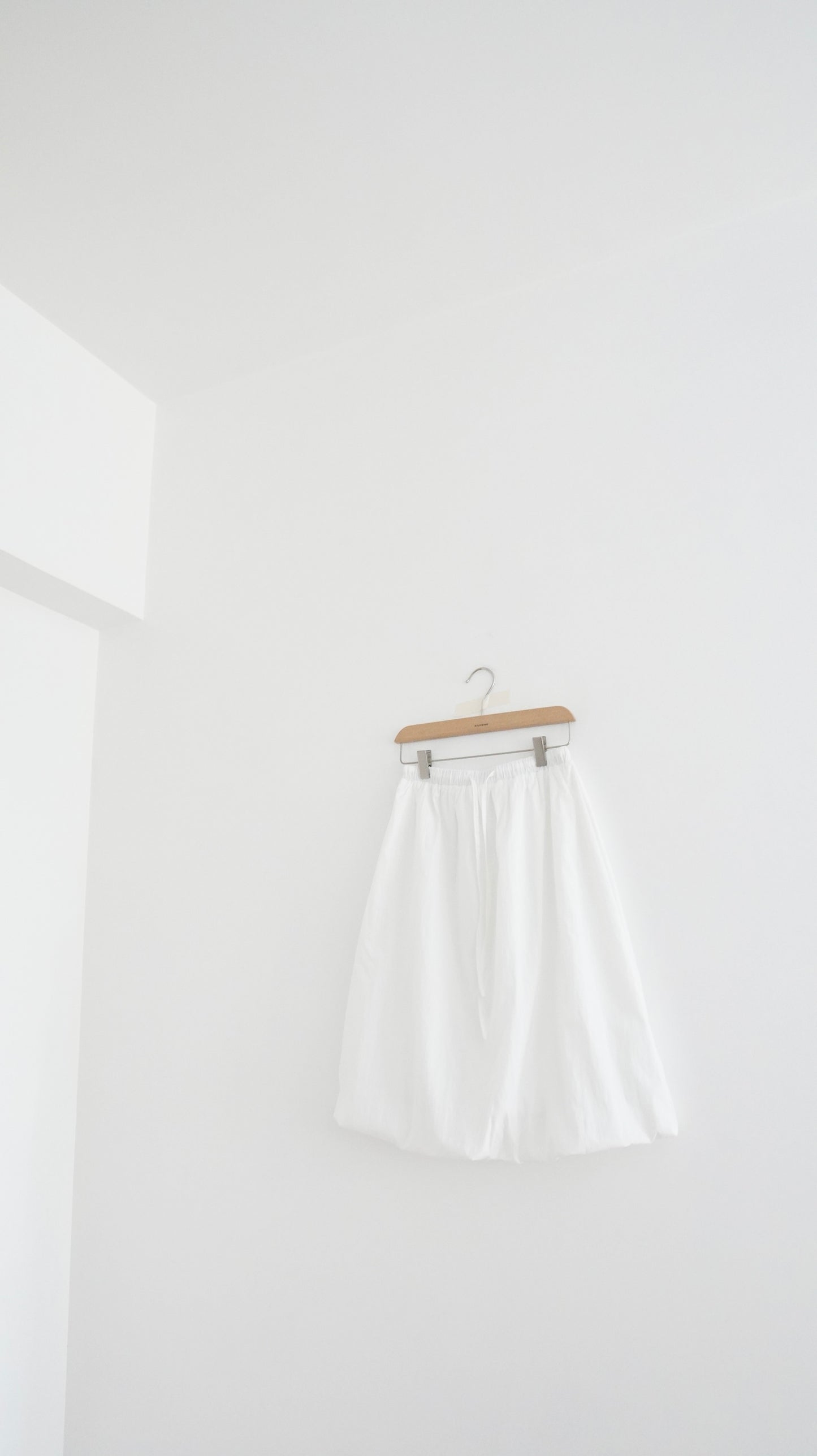 everyday puff midi skirt in white (pre-order)
