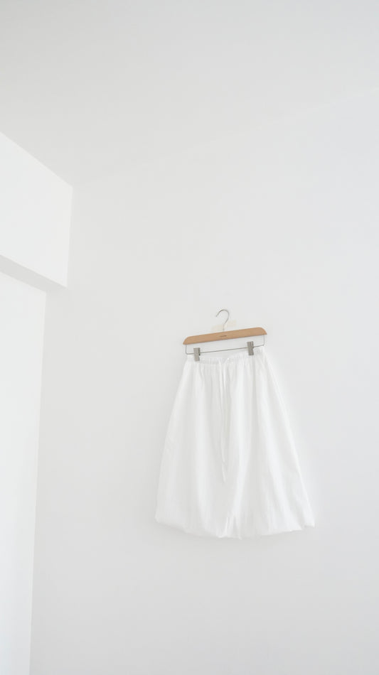 everyday puff midi skirt in white (pre-order)