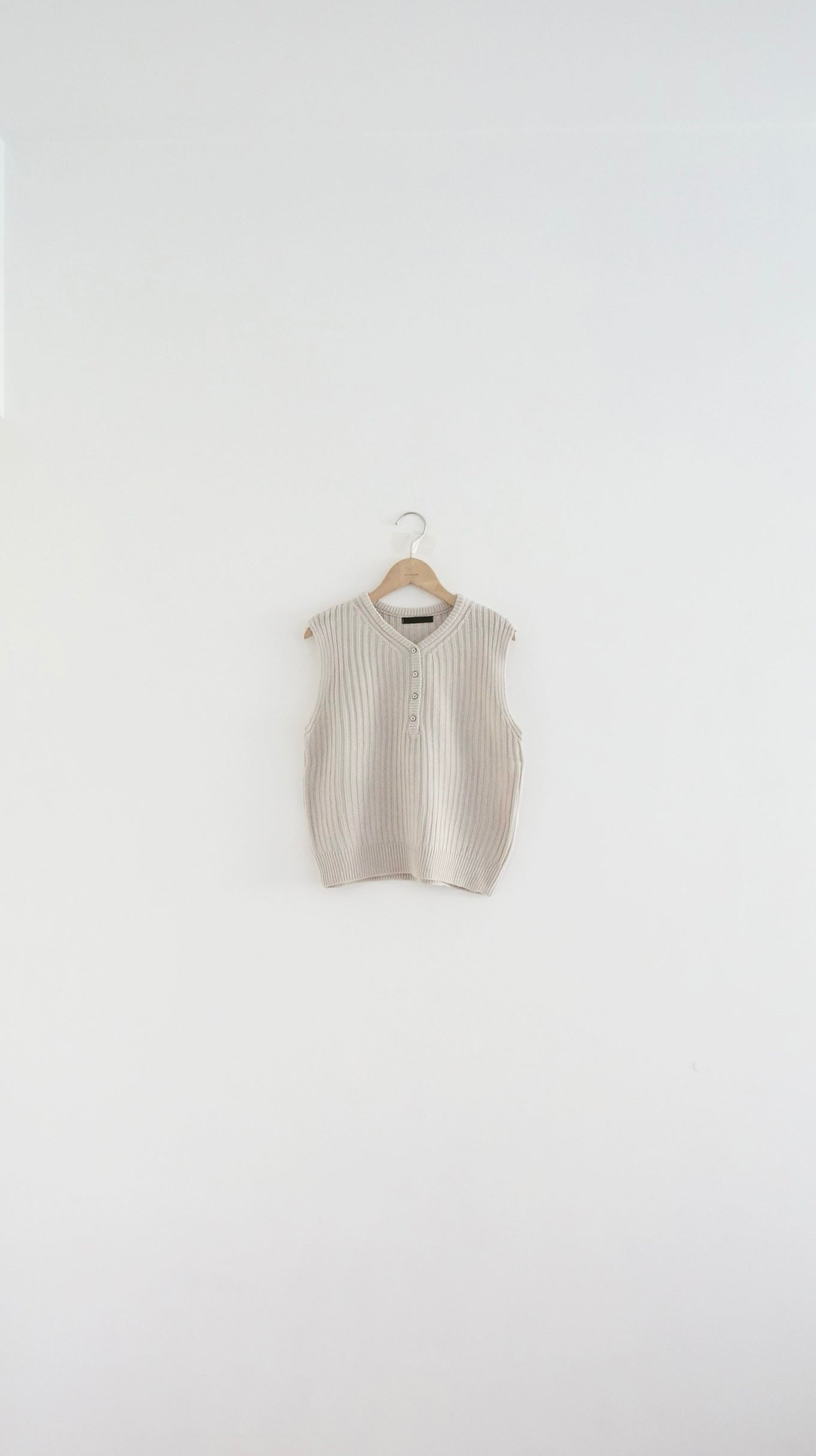 button v-neck knit tank top in beige