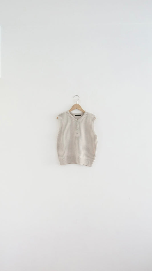button v-neck knit tank top in beige