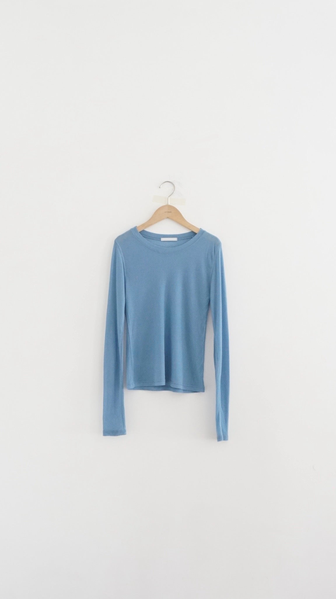 luca layering tee in blue (pre-order)