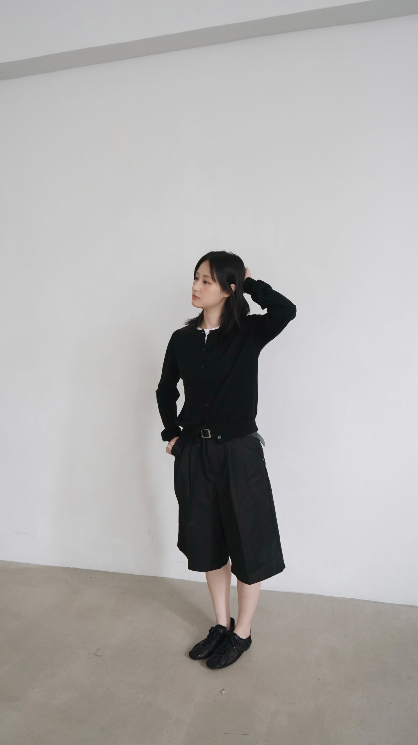 basic cardigan in black (pre-order)