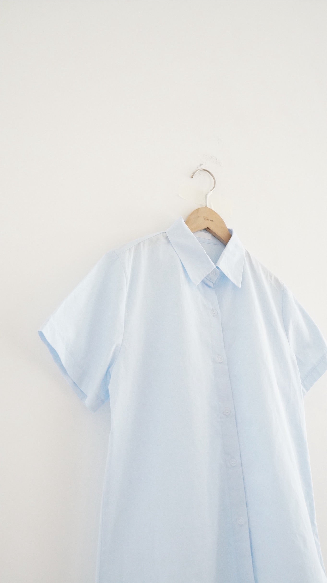 basic light shirt in baby blue (pre-order)