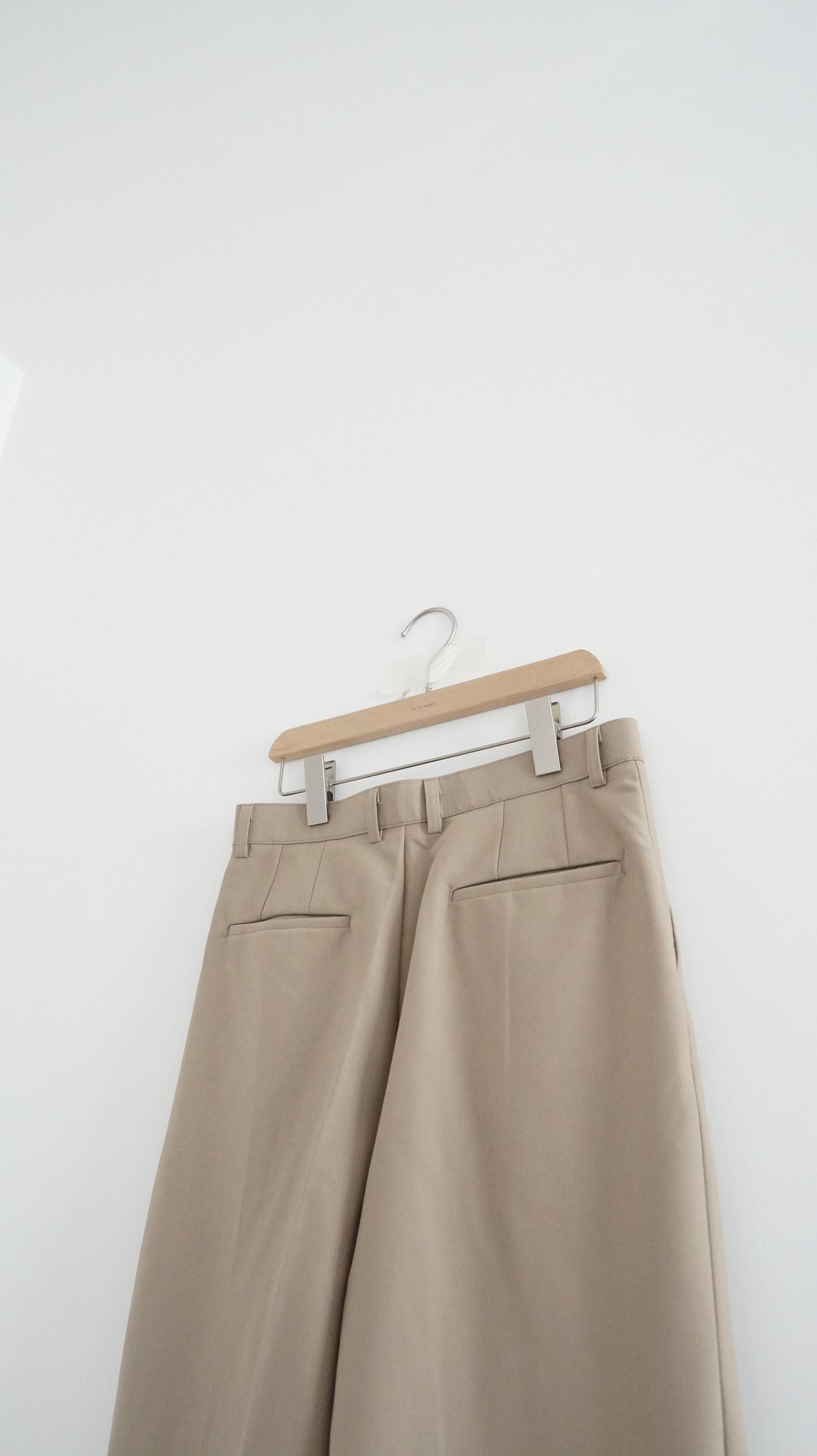 lowrise mode pants in beige (pre-order)