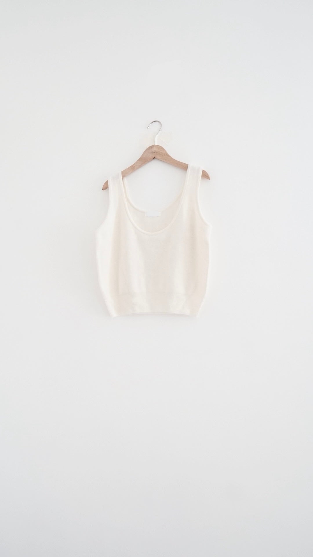 lucien round vest in white (pre-order)