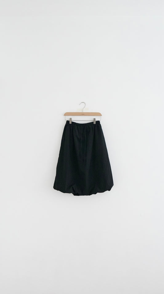 everyday puff midi skirt in black (pre-order)