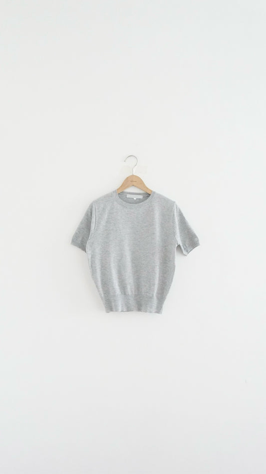classic light knit top in grey