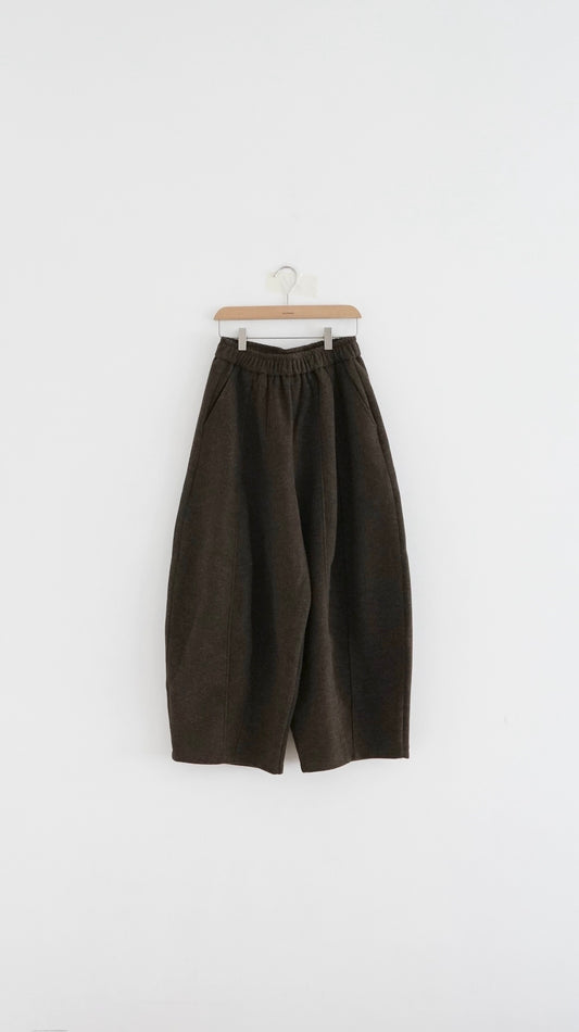Lumi cocoon pants in brown (pre-order)