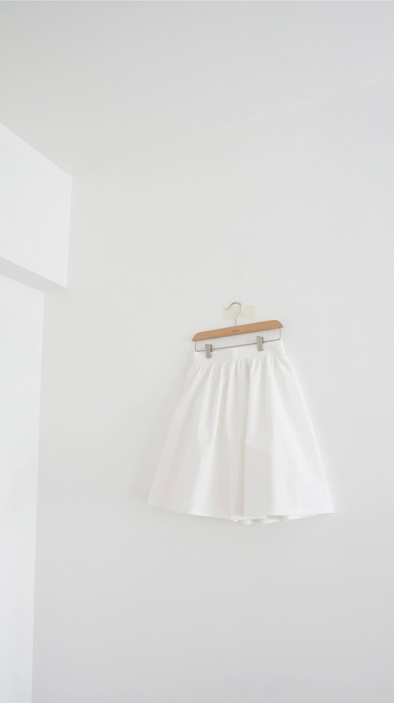 Isla light midi skirt in white (pre-order)