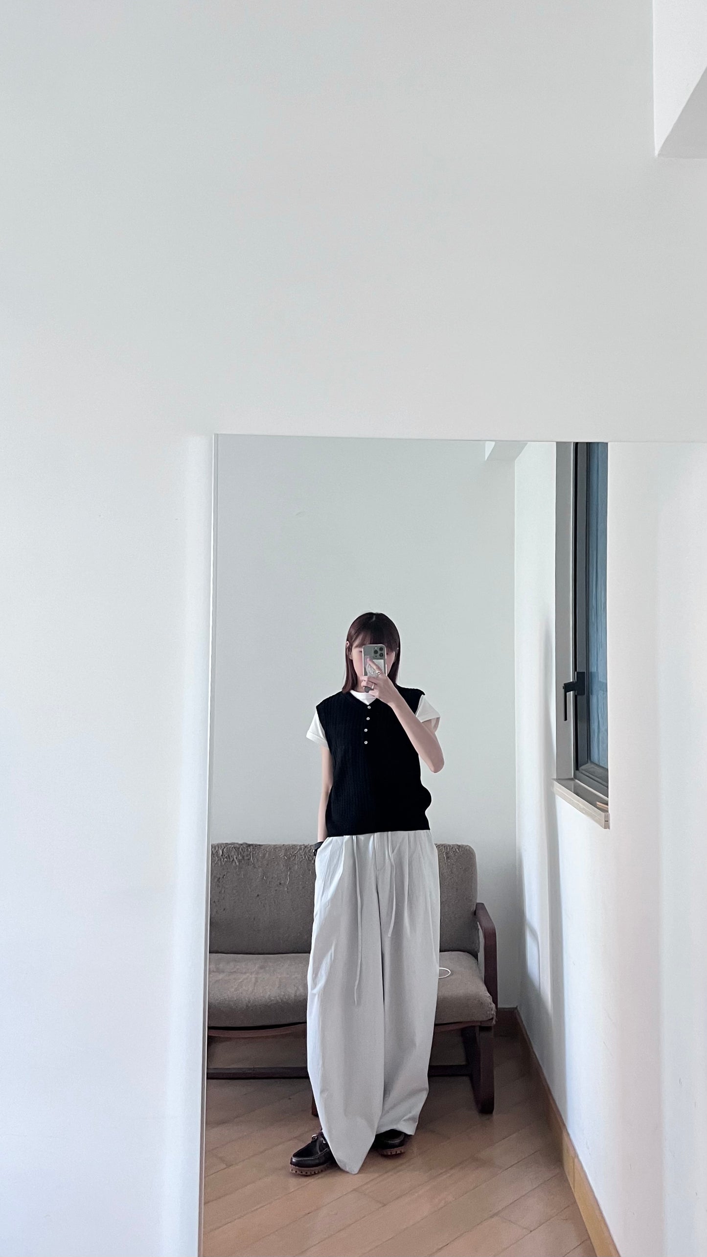 button v-neck knit tank top in black