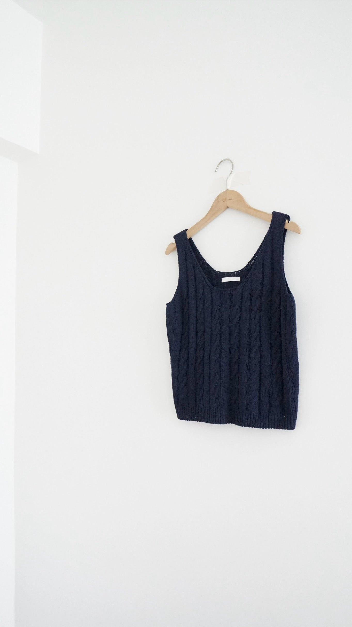 u-neck clean fit vest in navy