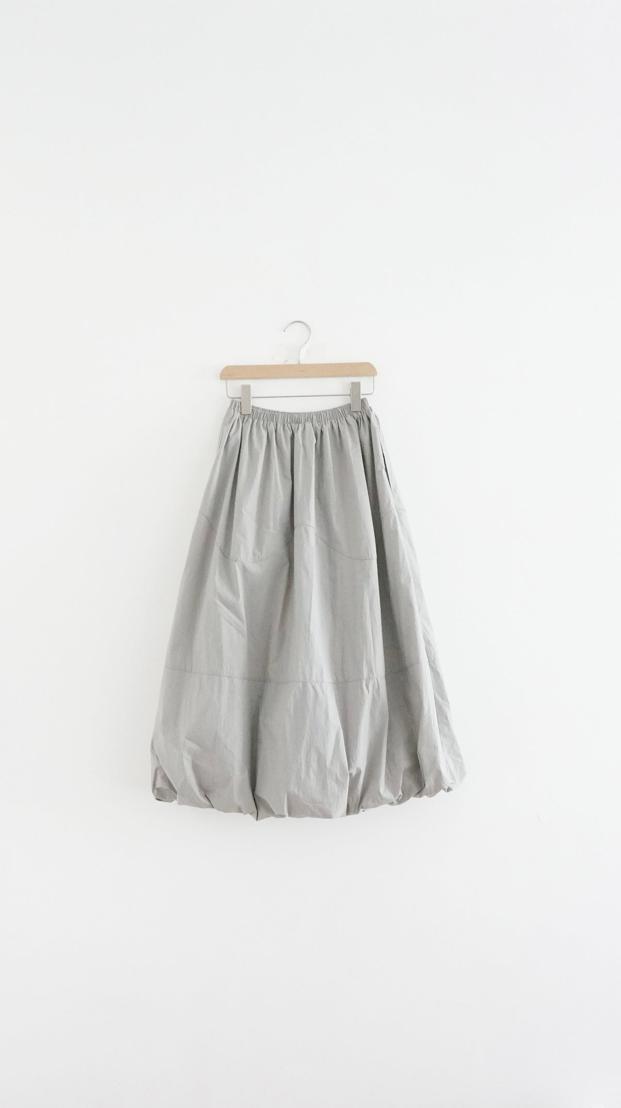 wave hem balloon skirt in light grey (pre-order)