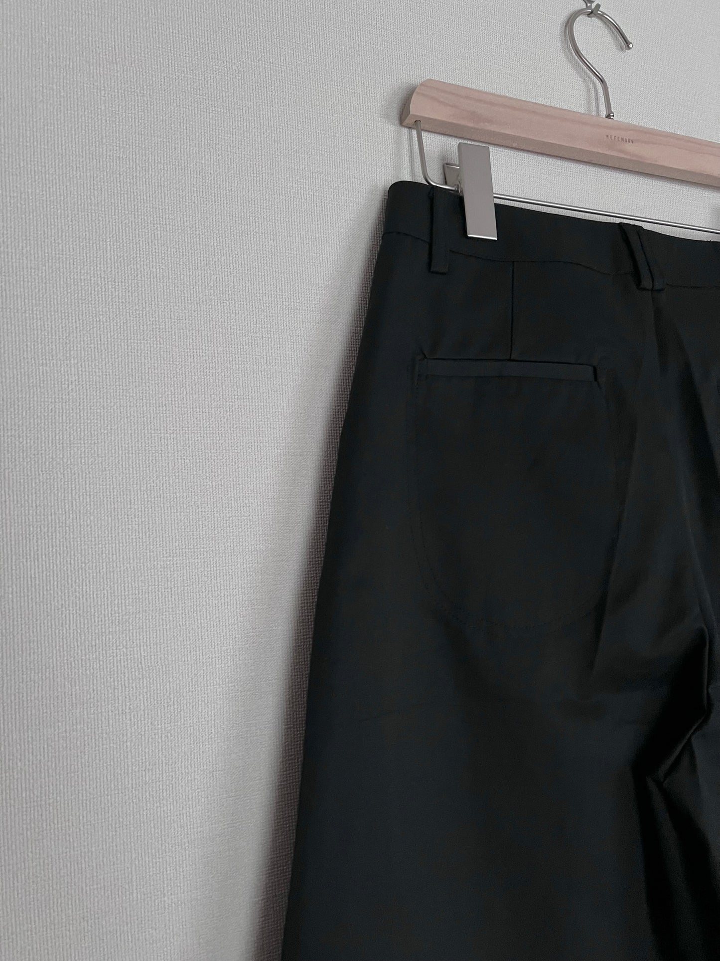 wided-leg suit shorts in black (pre-order)