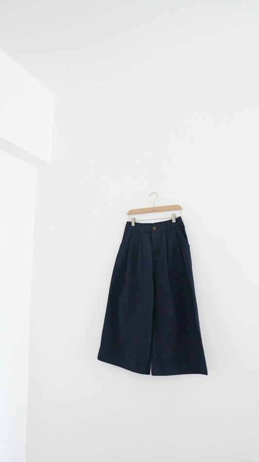 retro line cropped pants in navy