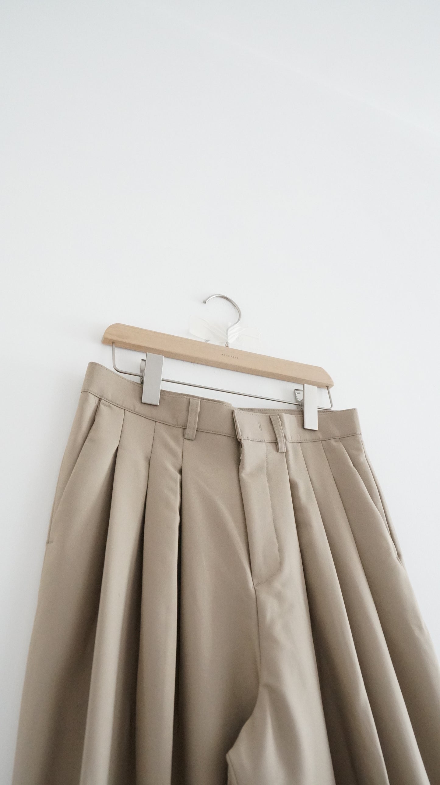 lowrise mode pants in beige (pre-order)