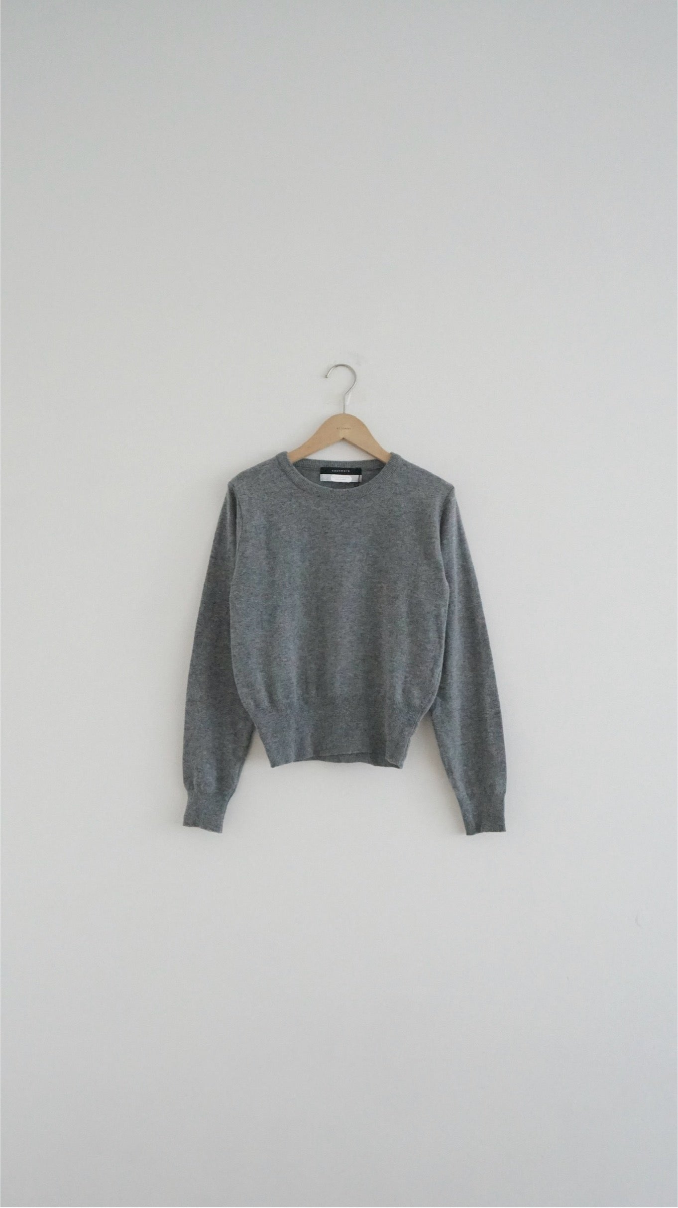 classic cashmere knit top in grey (must have) (pre-order)