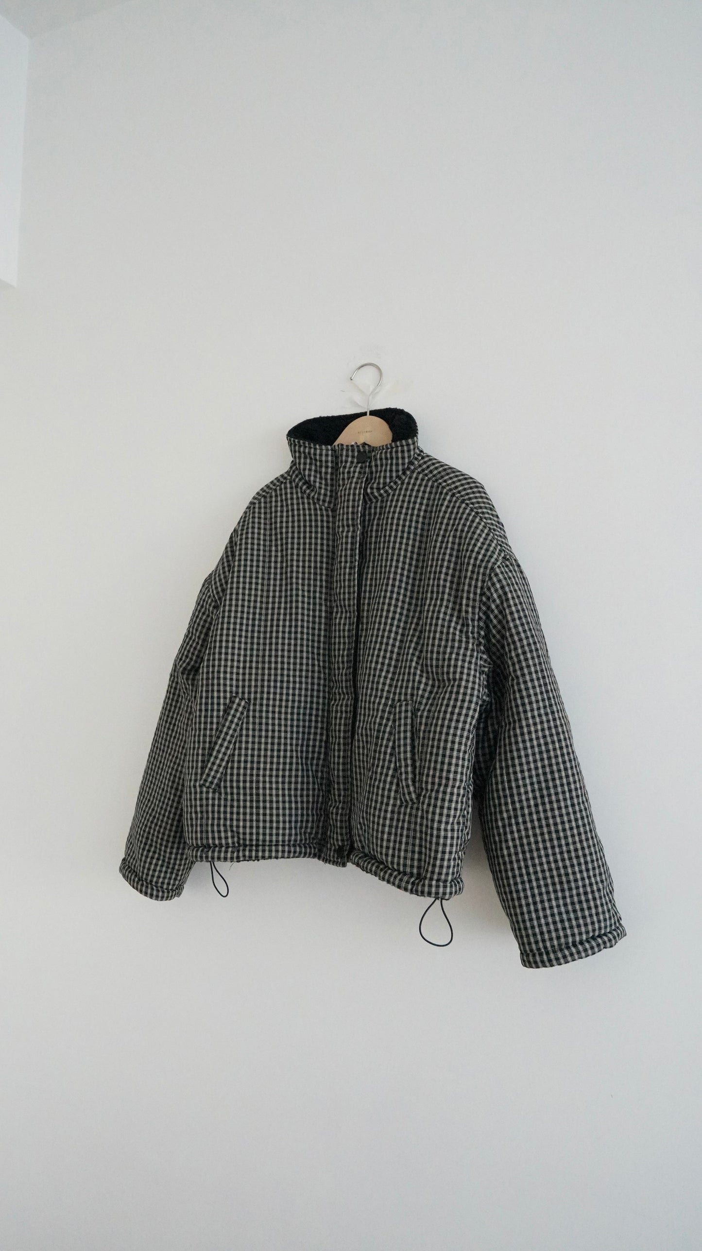 checked down jacket in black (pre-order)