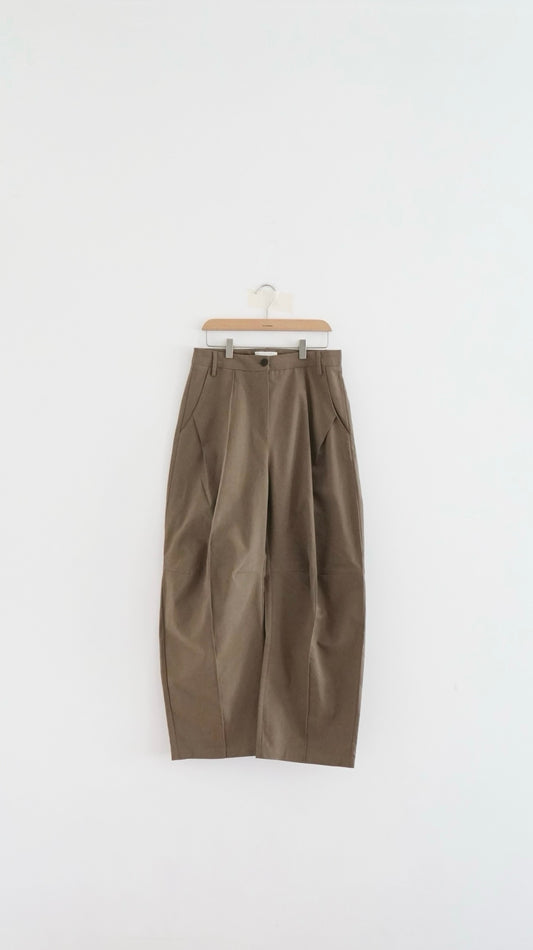 Victor tailored pants in brown (pre-order)