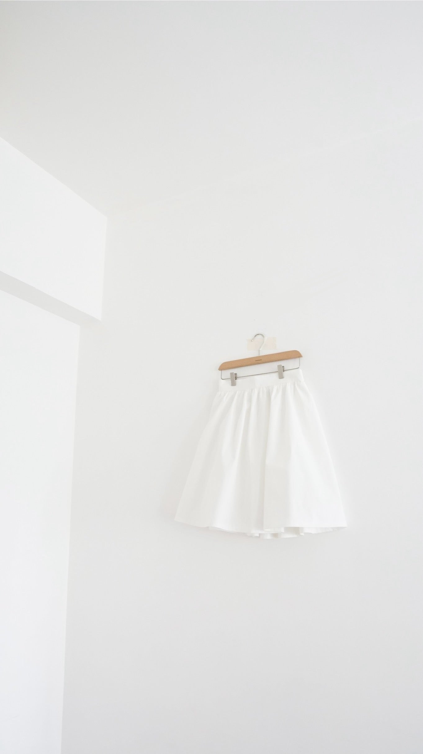 Isla light midi skirt in white (pre-order)