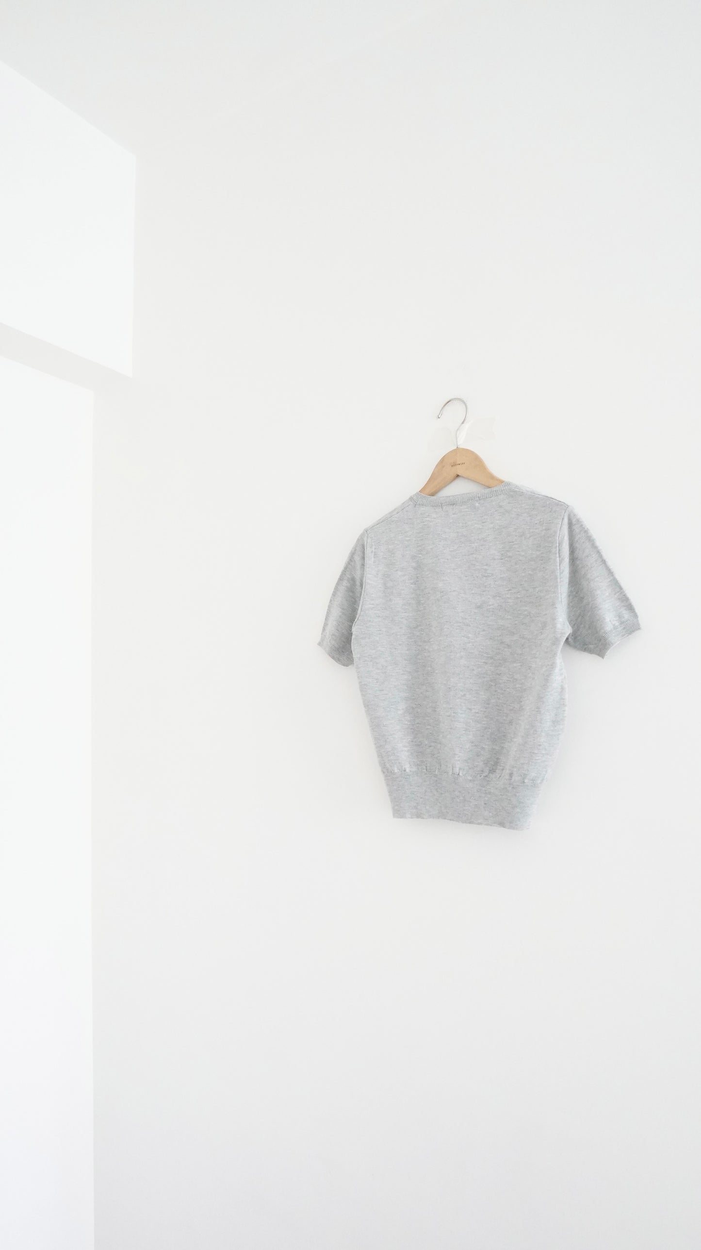classic light knit top in grey