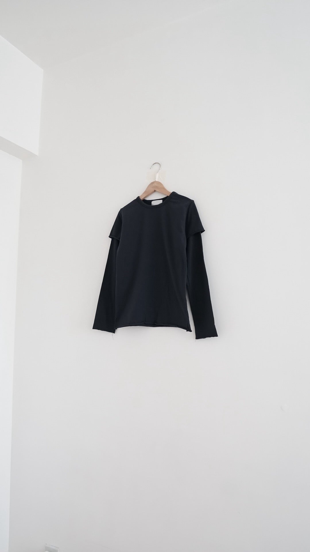 faye layered trim tee in navy (pre-order)