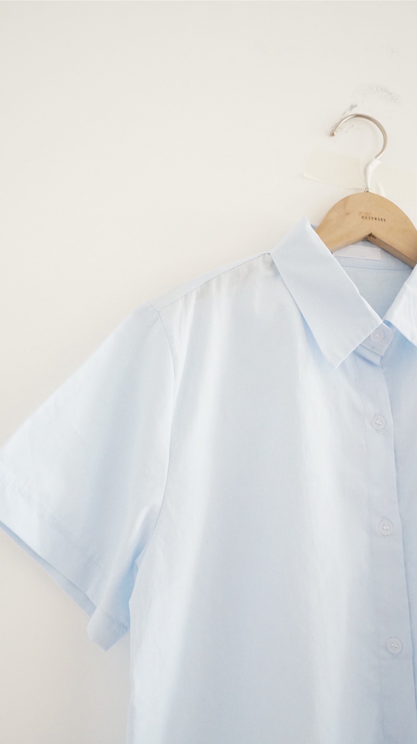 basic light shirt in baby blue (pre-order)