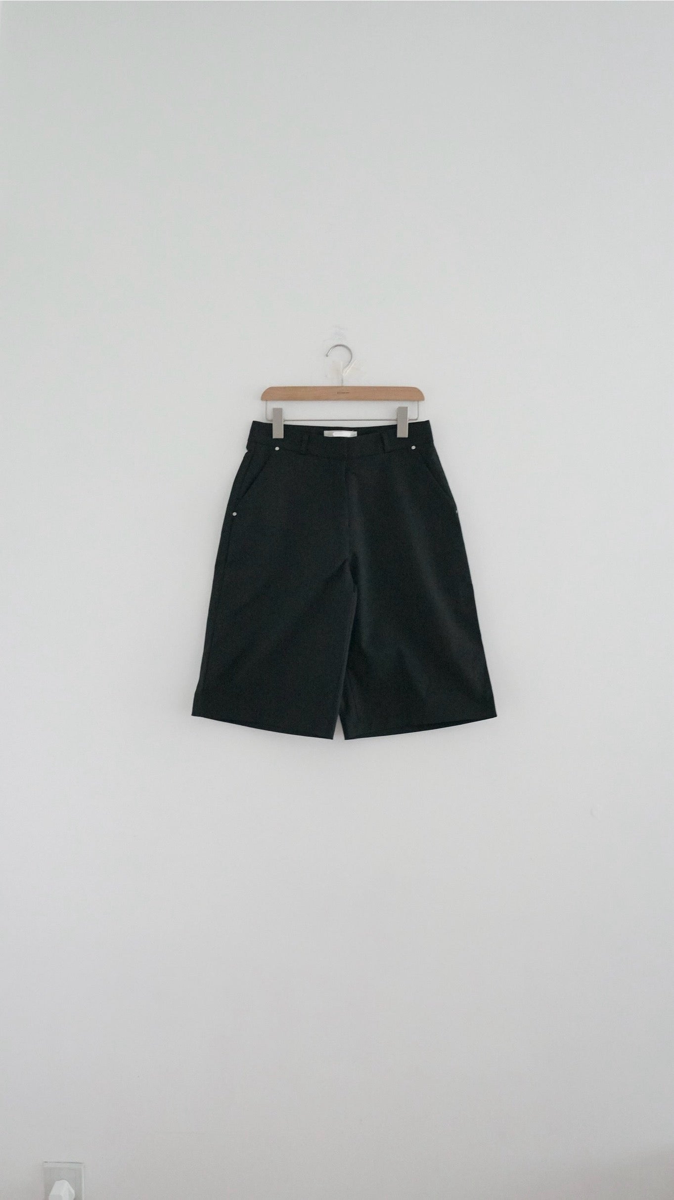 a-cut suit short in black (pre-order)