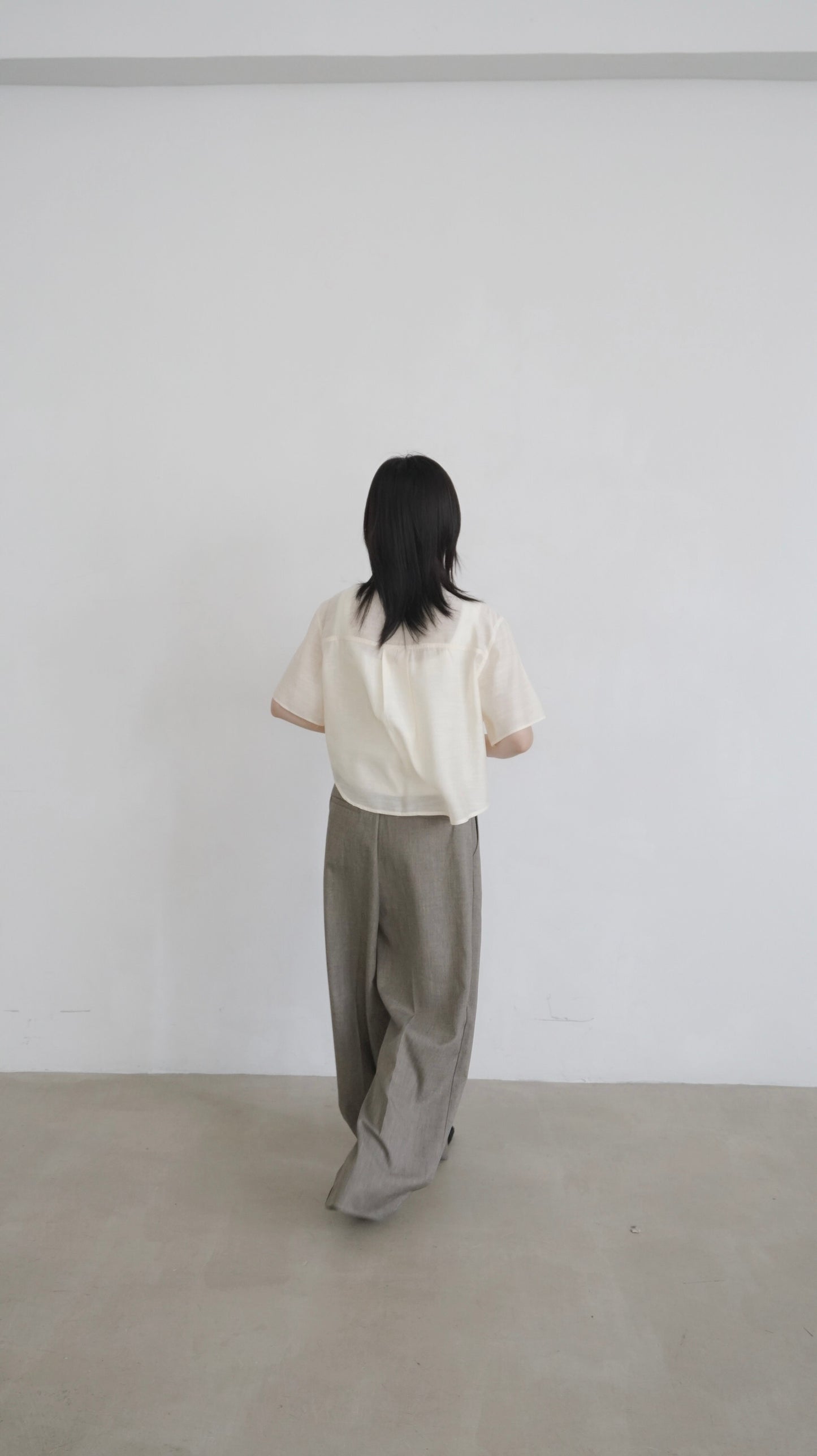 classic low-waisted wide pants in khaki (pre-order)