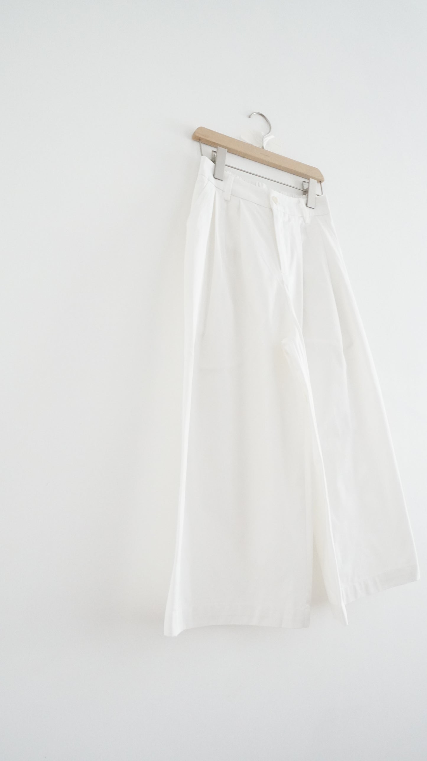 retro line cropped pants in white (pre-order)