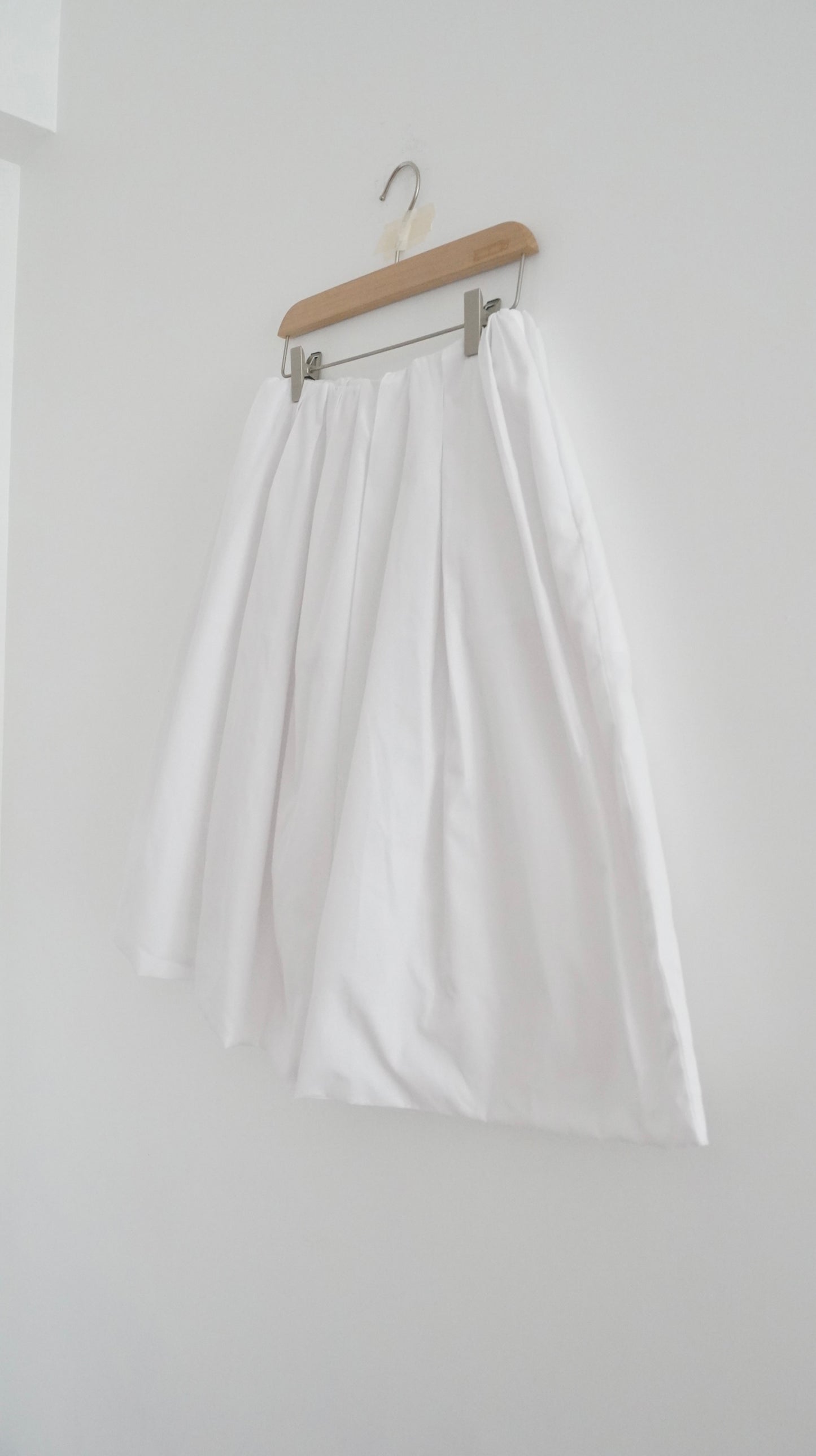 meri skirt in white ( pre-order )