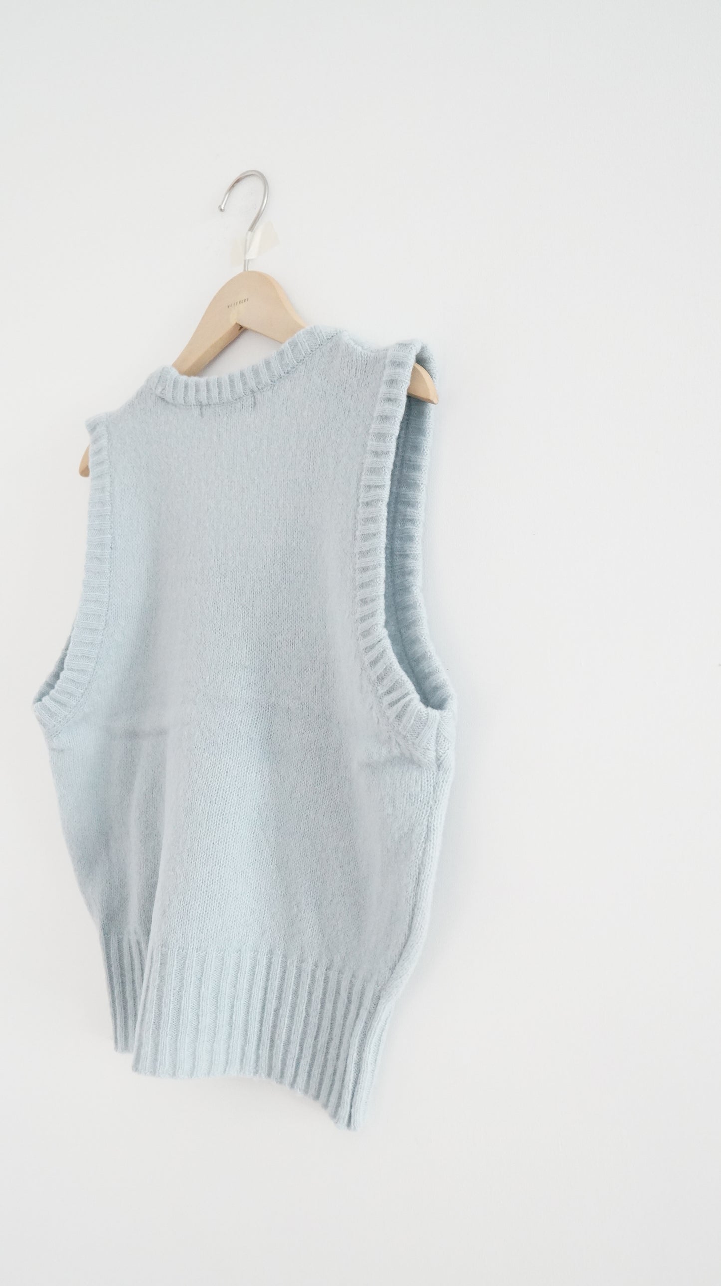 sheer knit vest in sora ( pre-order )