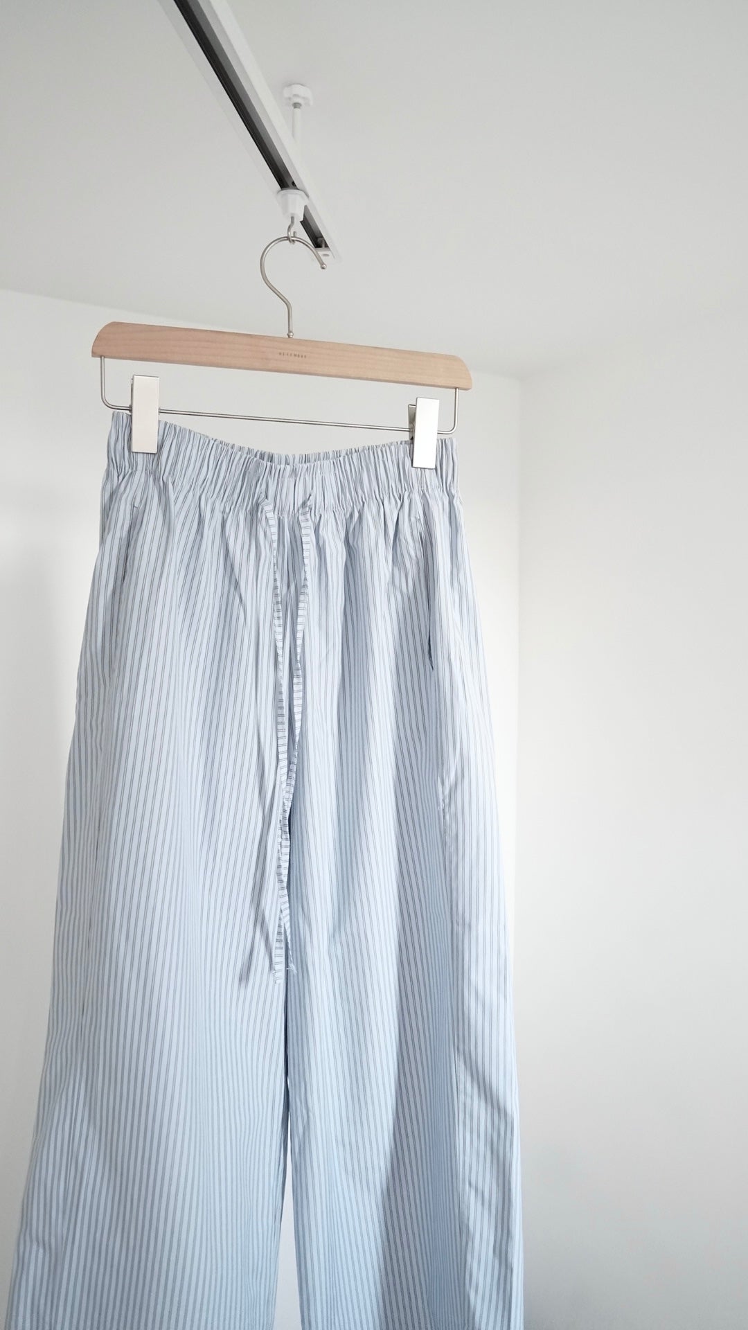 light like striped pants in baby-blue (pre-order)