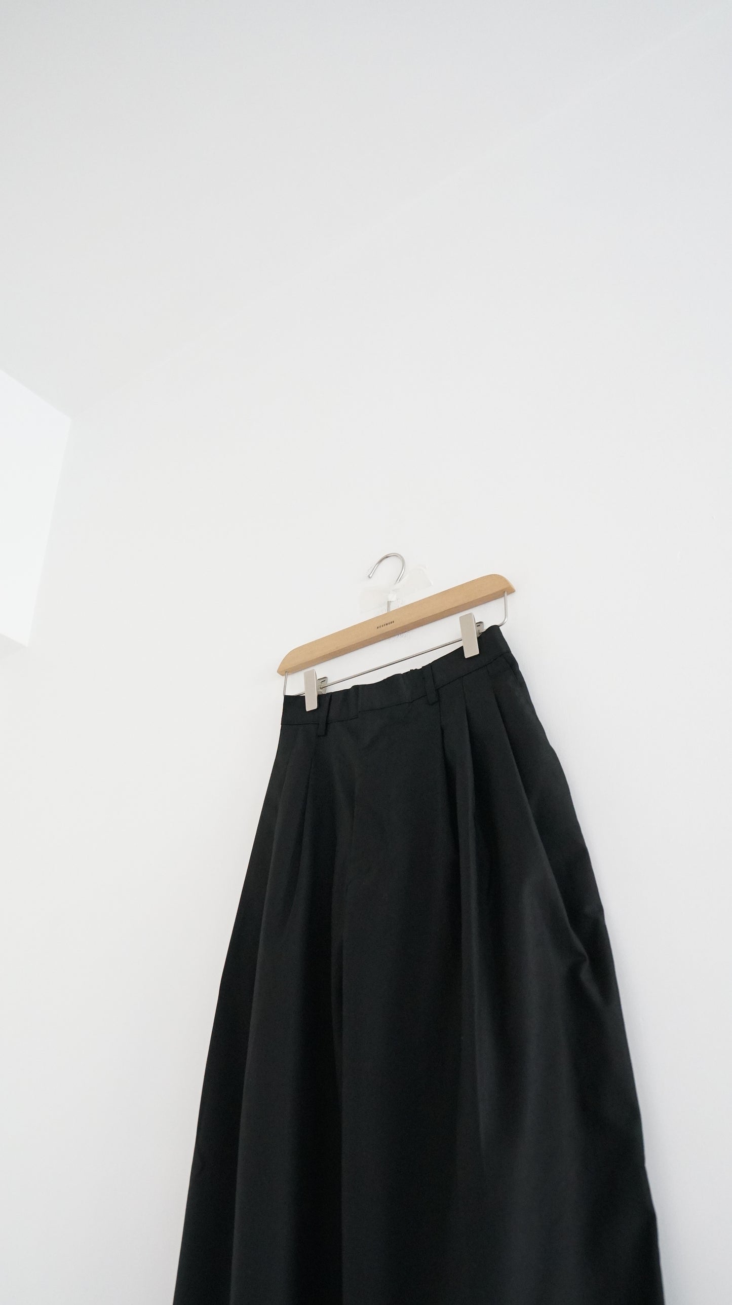 grace pleat pants in black (M)