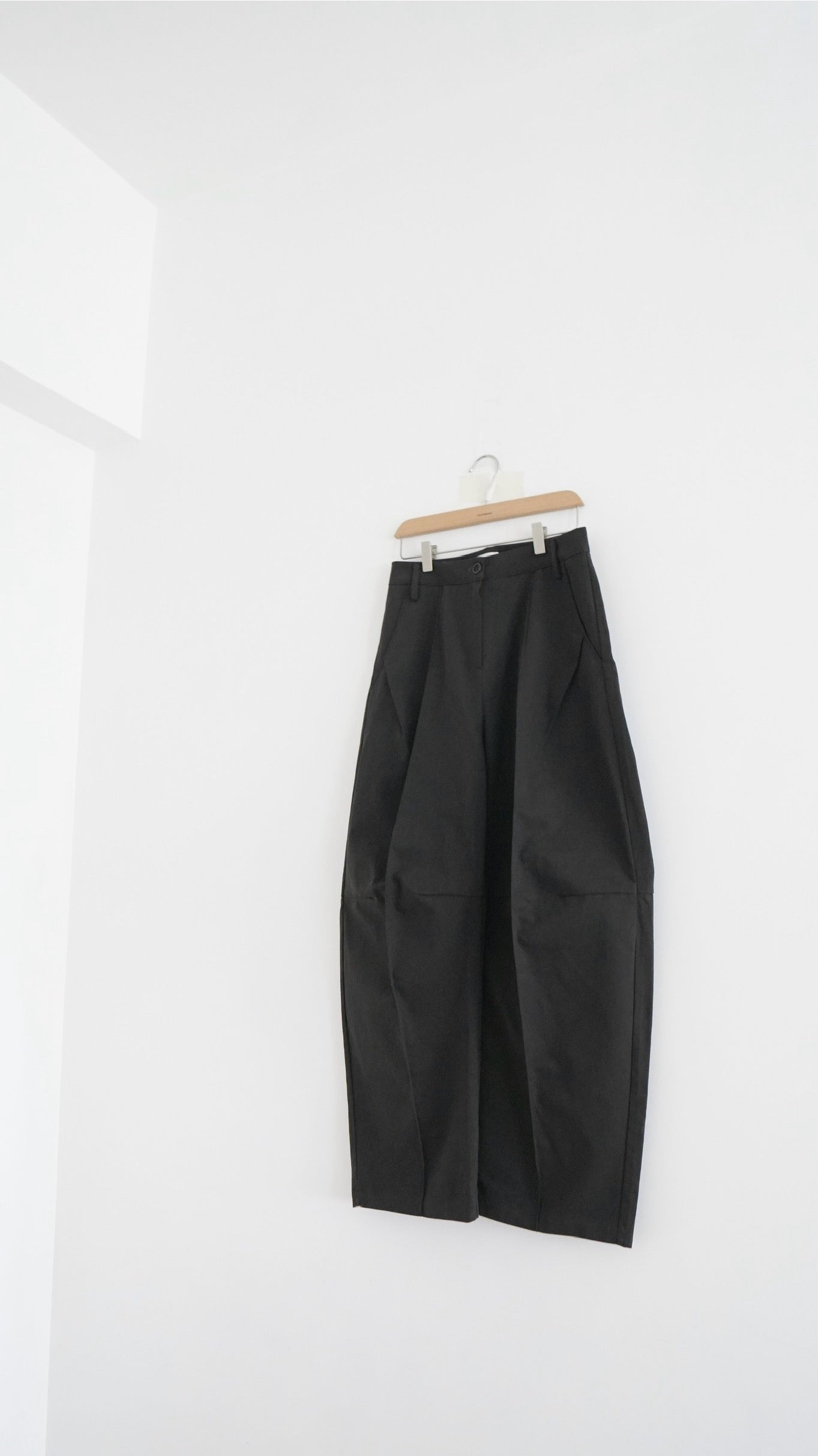 Victor tailored pants in charcoal (pre-order)