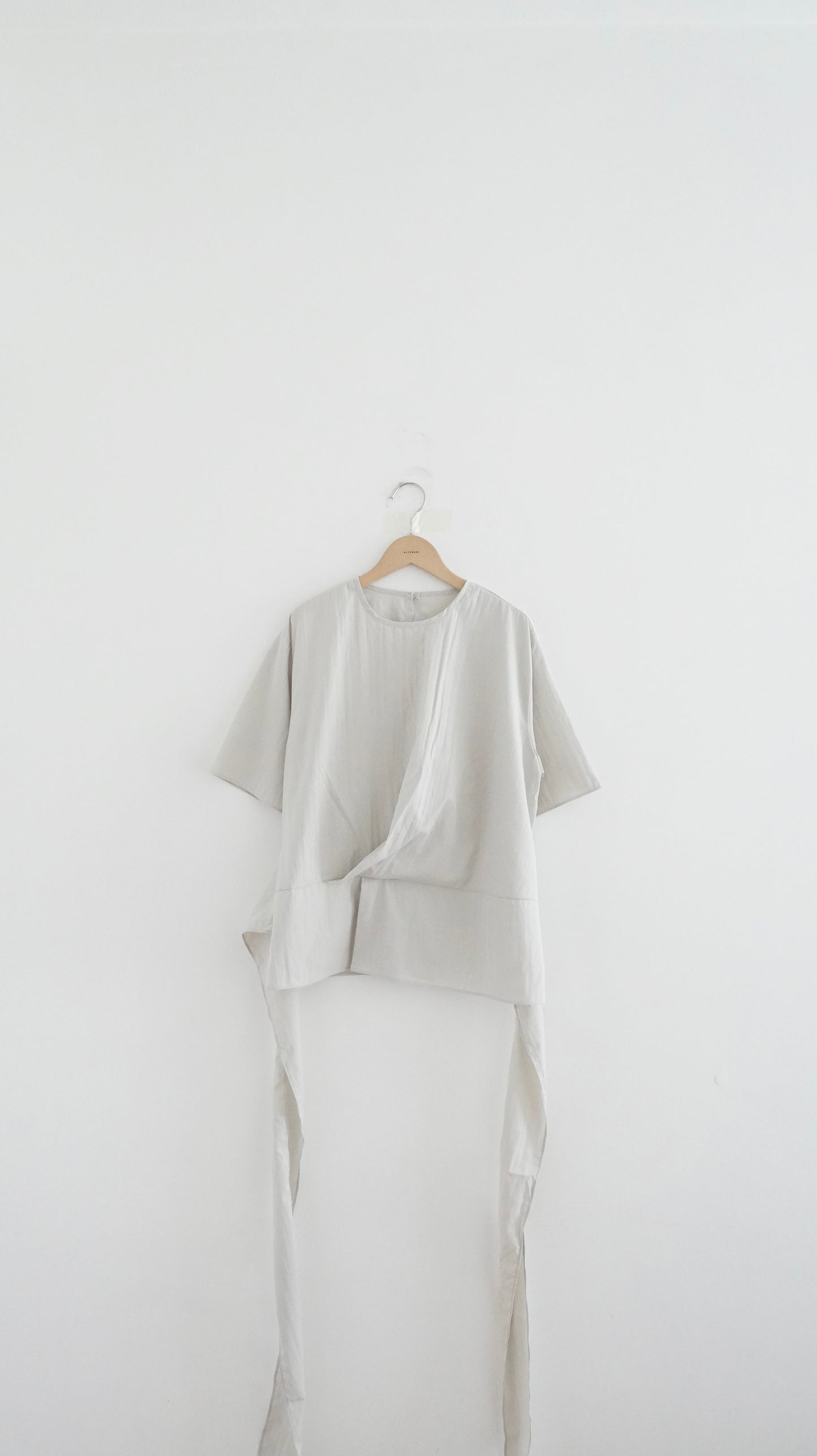 high-end ribbon tee in cloudy grey (pre-order)