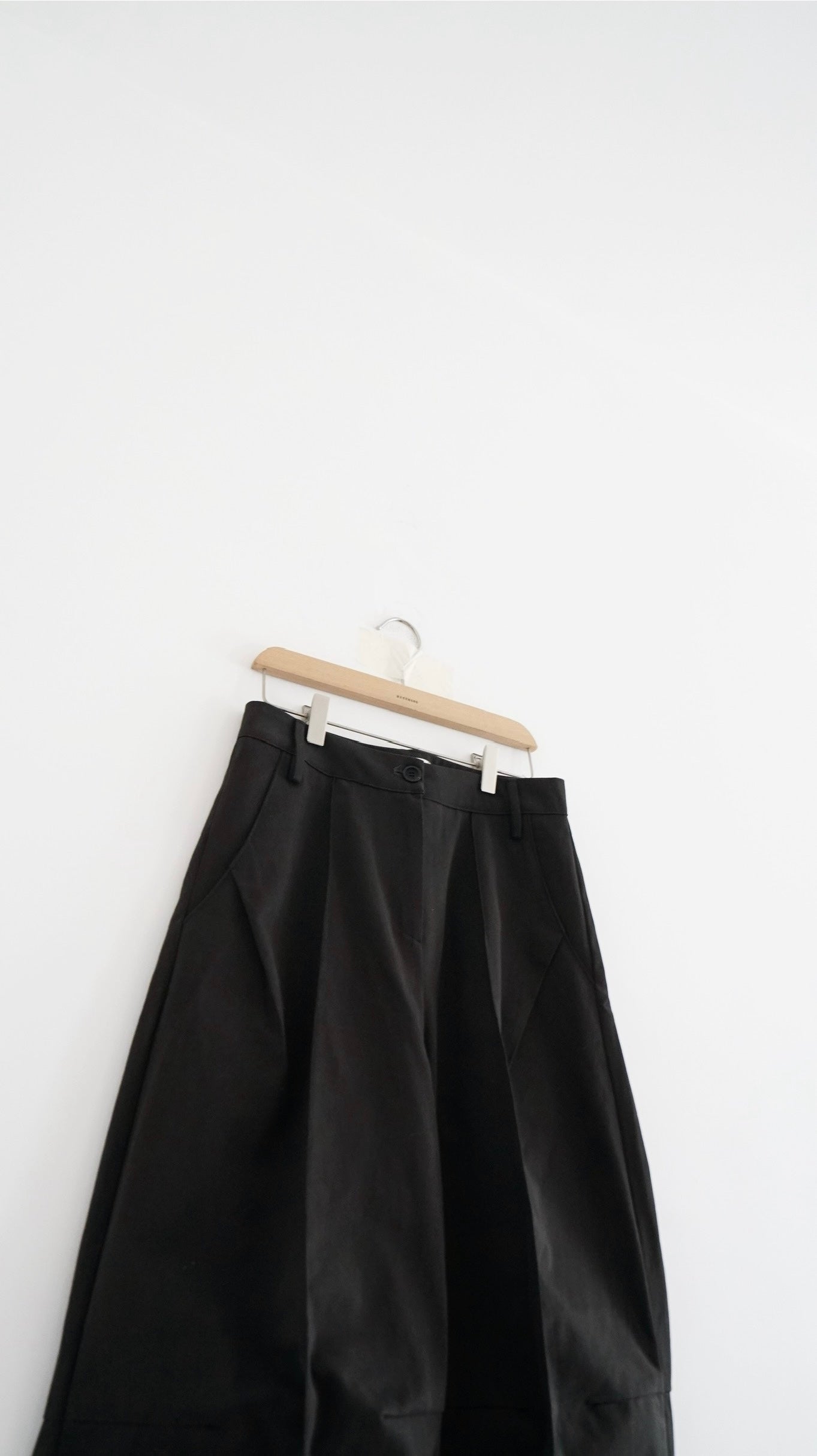 Victor tailored pants in charcoal (pre-order)