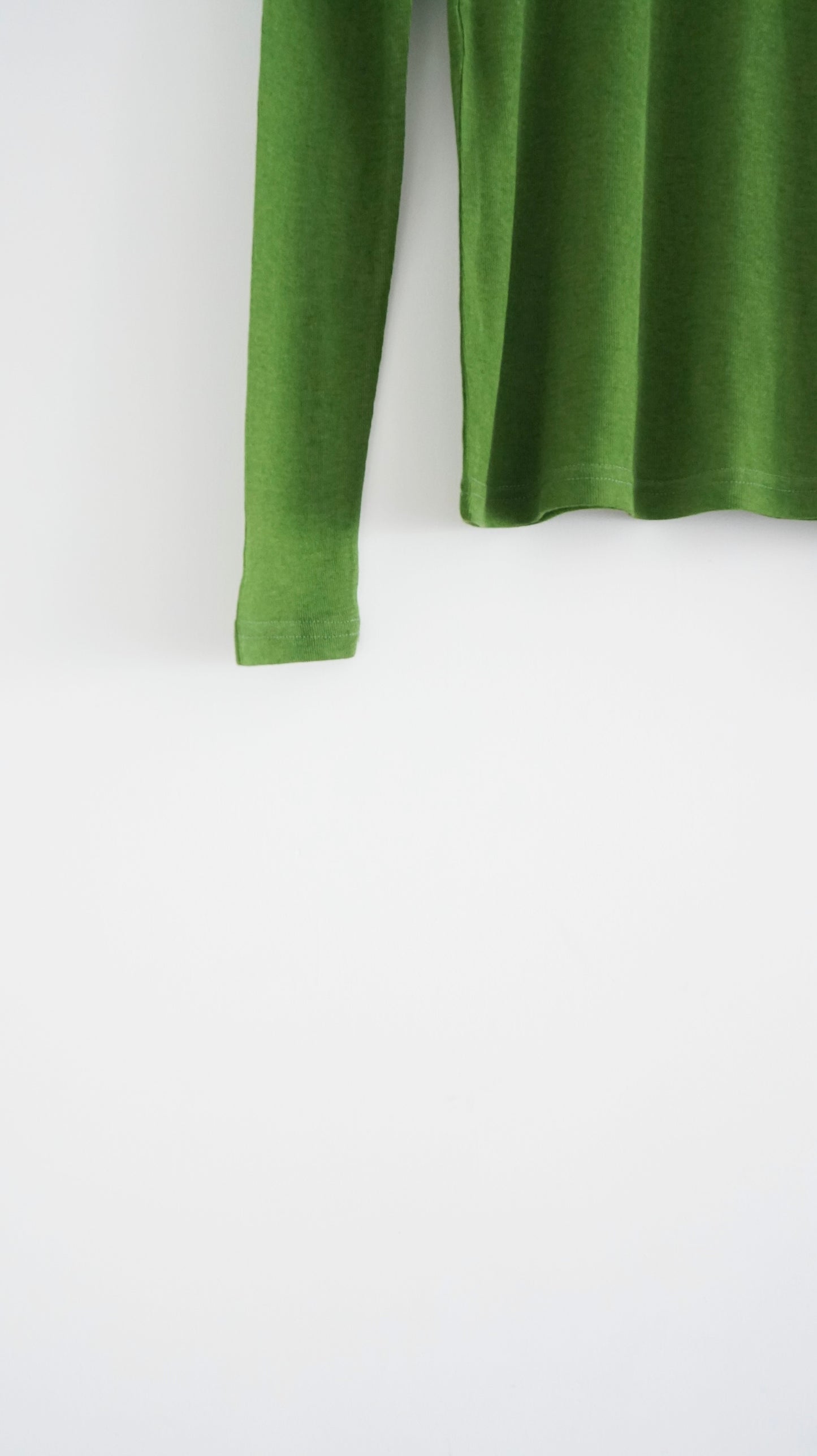 hana base turtleneck in green (pre-order)