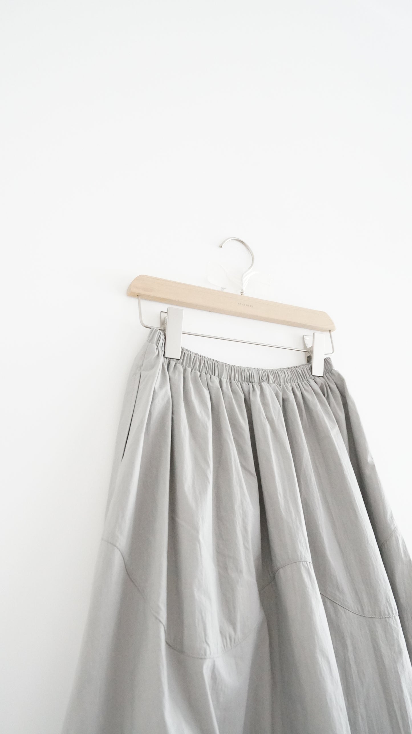 wave hem balloon skirt in light grey (pre-order)