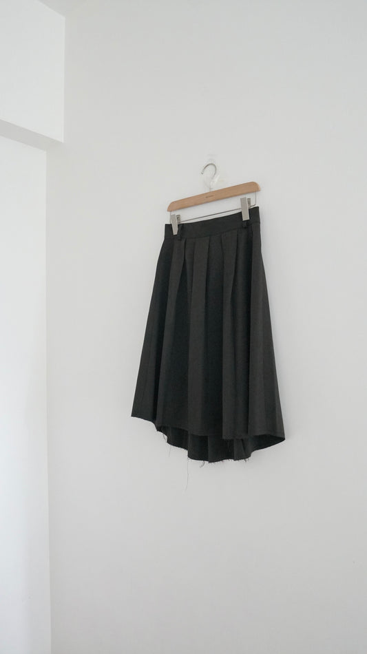 causal pleated knee-length skirt in dark grey (pre-order)