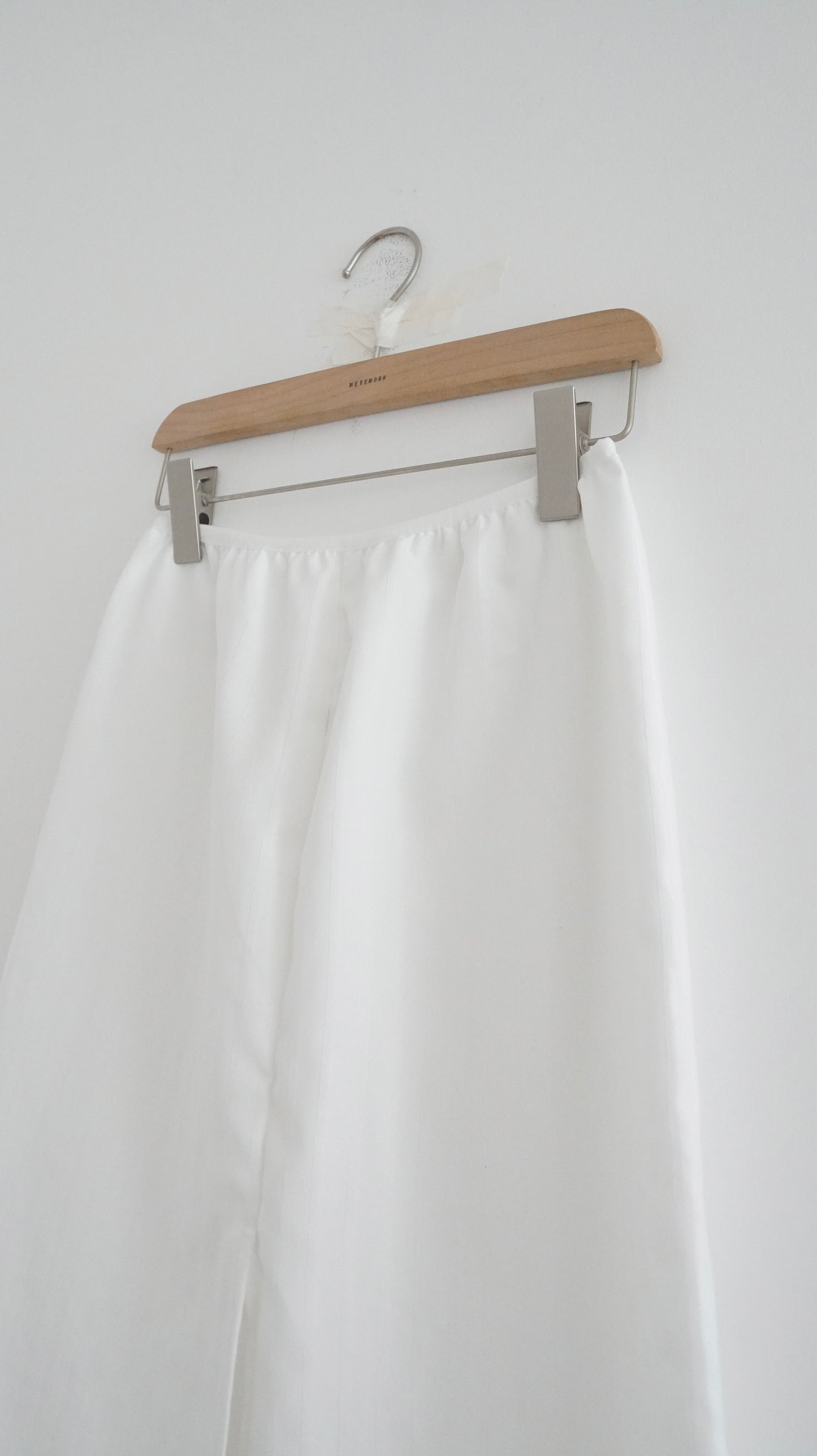 ruffles pleated knee-length striped skirt in white