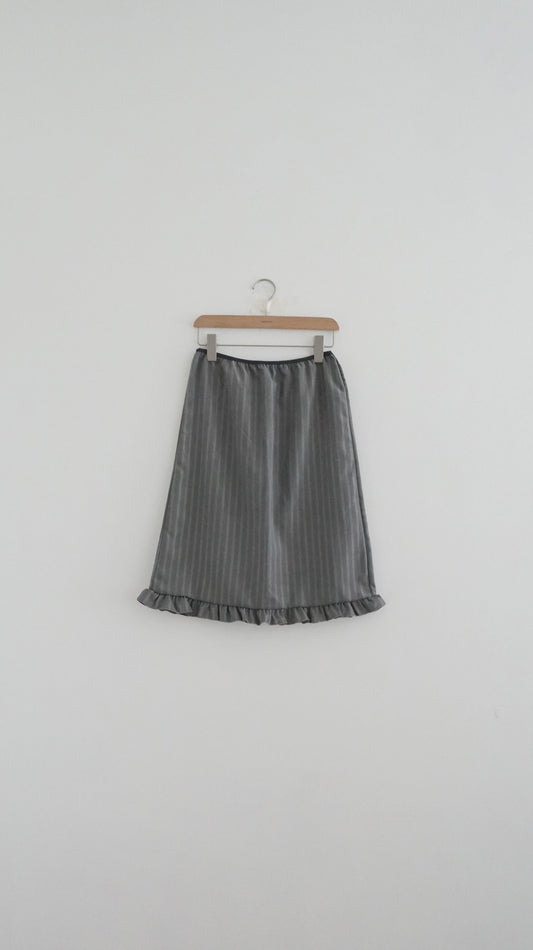 ruffles pleated knee-length striped skirt in grey