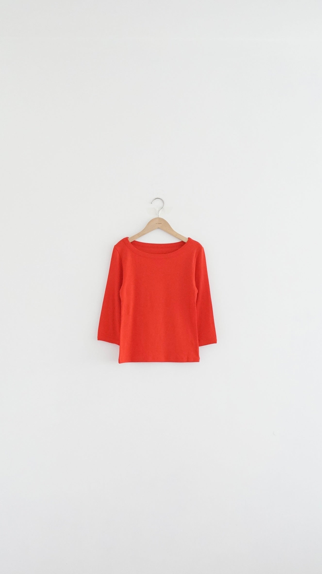 everyday mid-sleeve tee in red