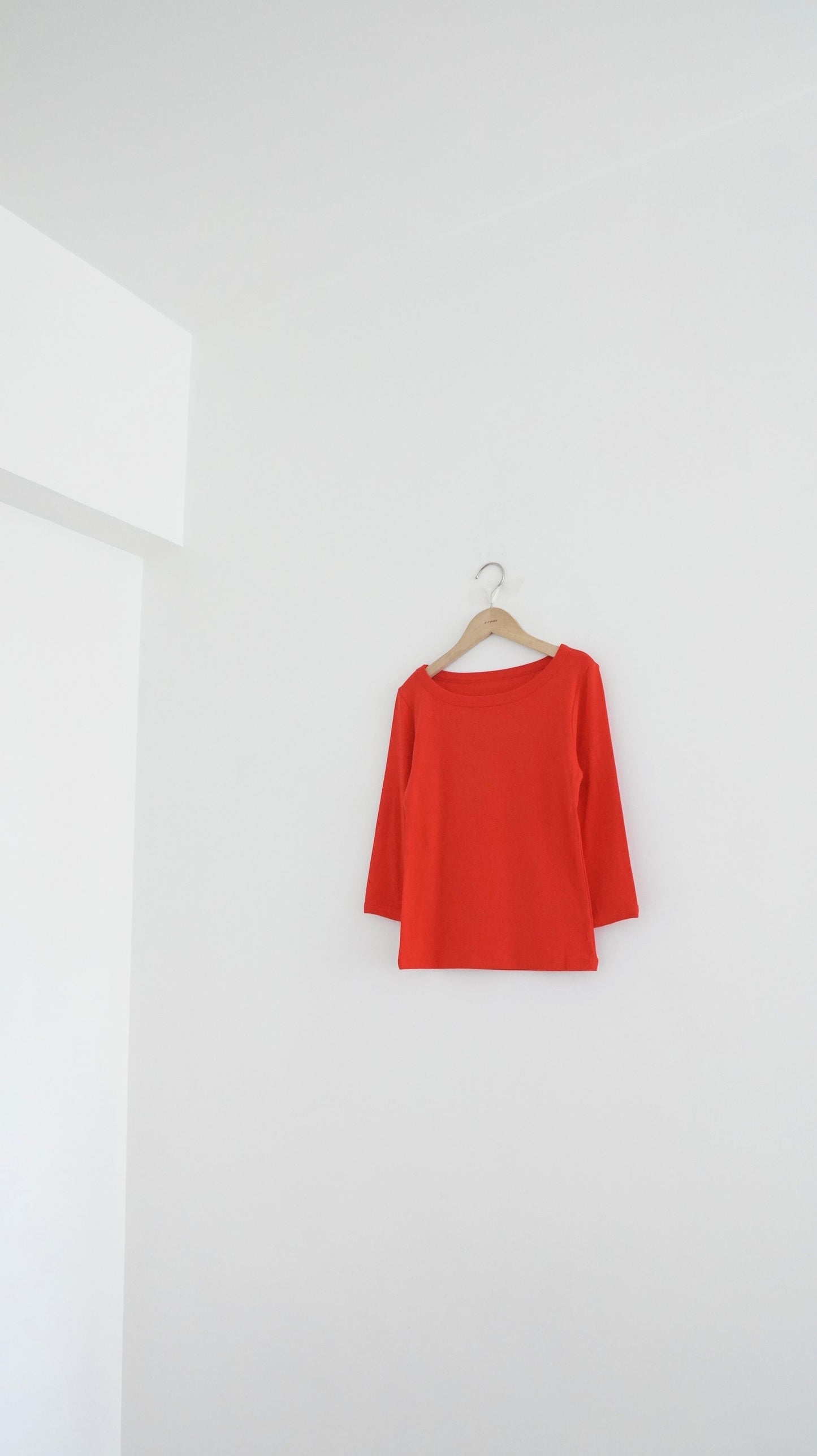 everyday mid-sleeve tee in red