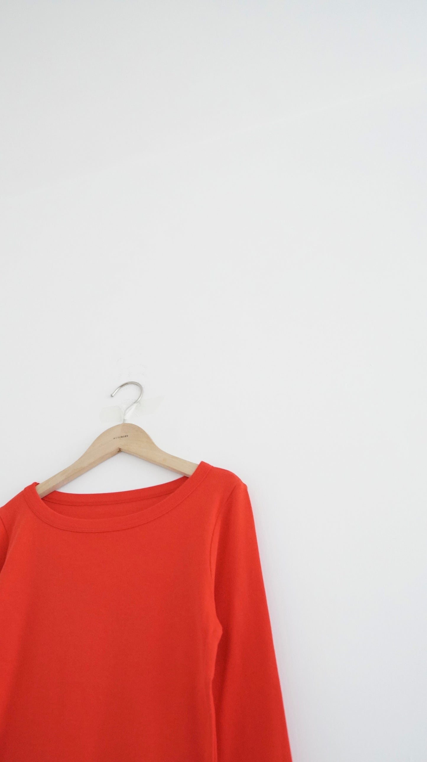 everyday mid-sleeve tee in red