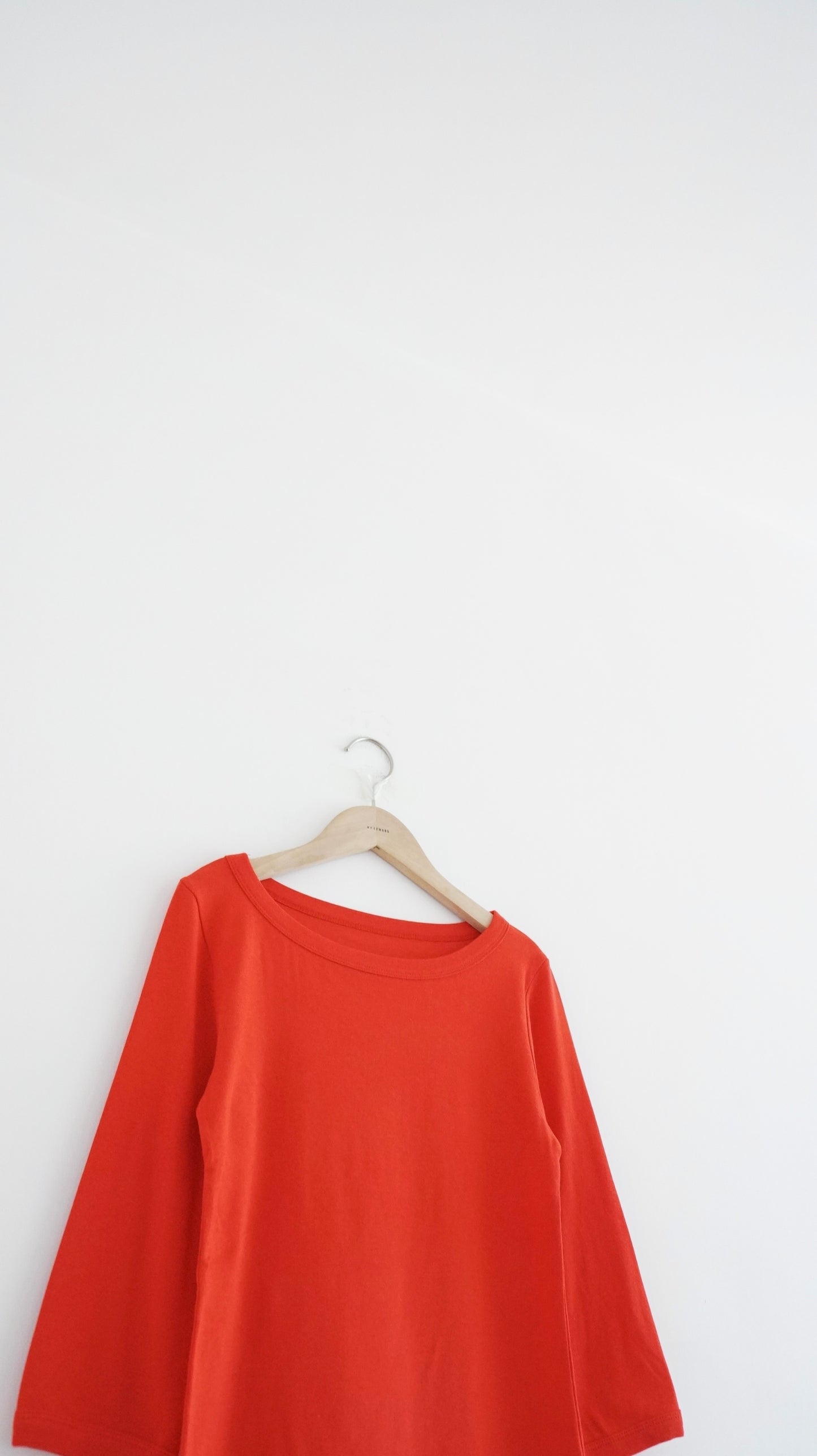 everyday mid-sleeve tee in red