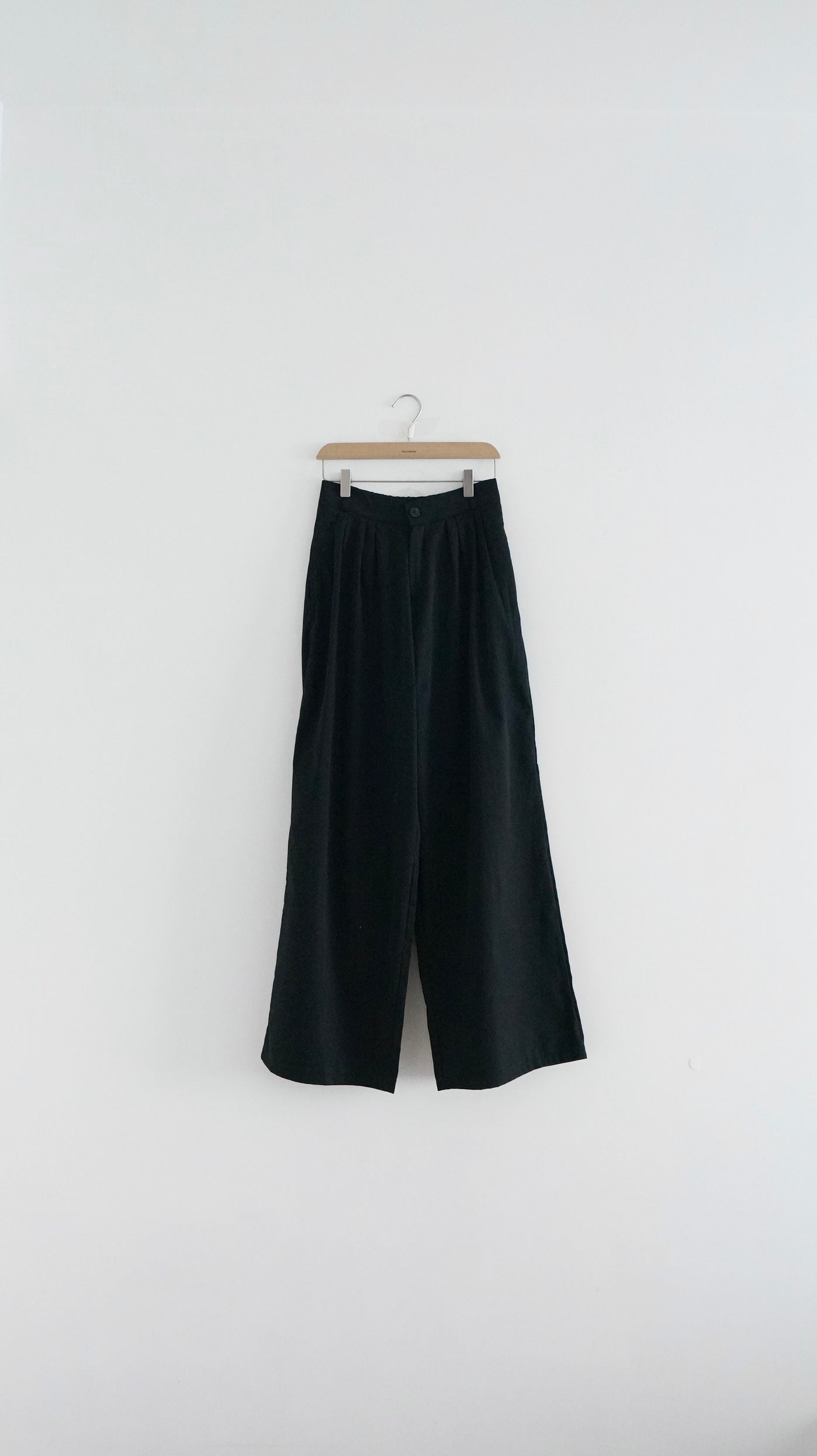 lily pleated tailor pants in black