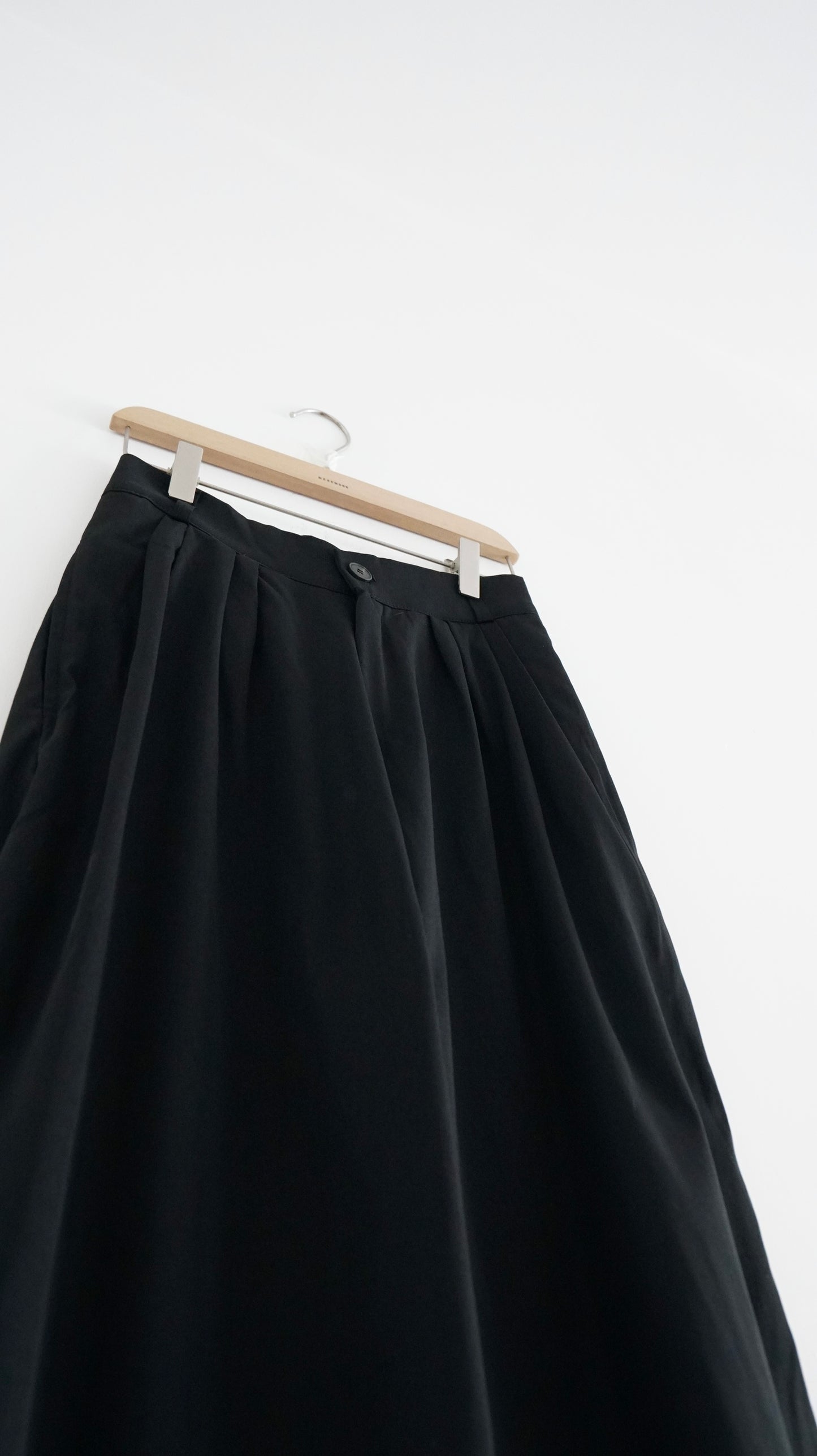 lily pleated tailor pants in black