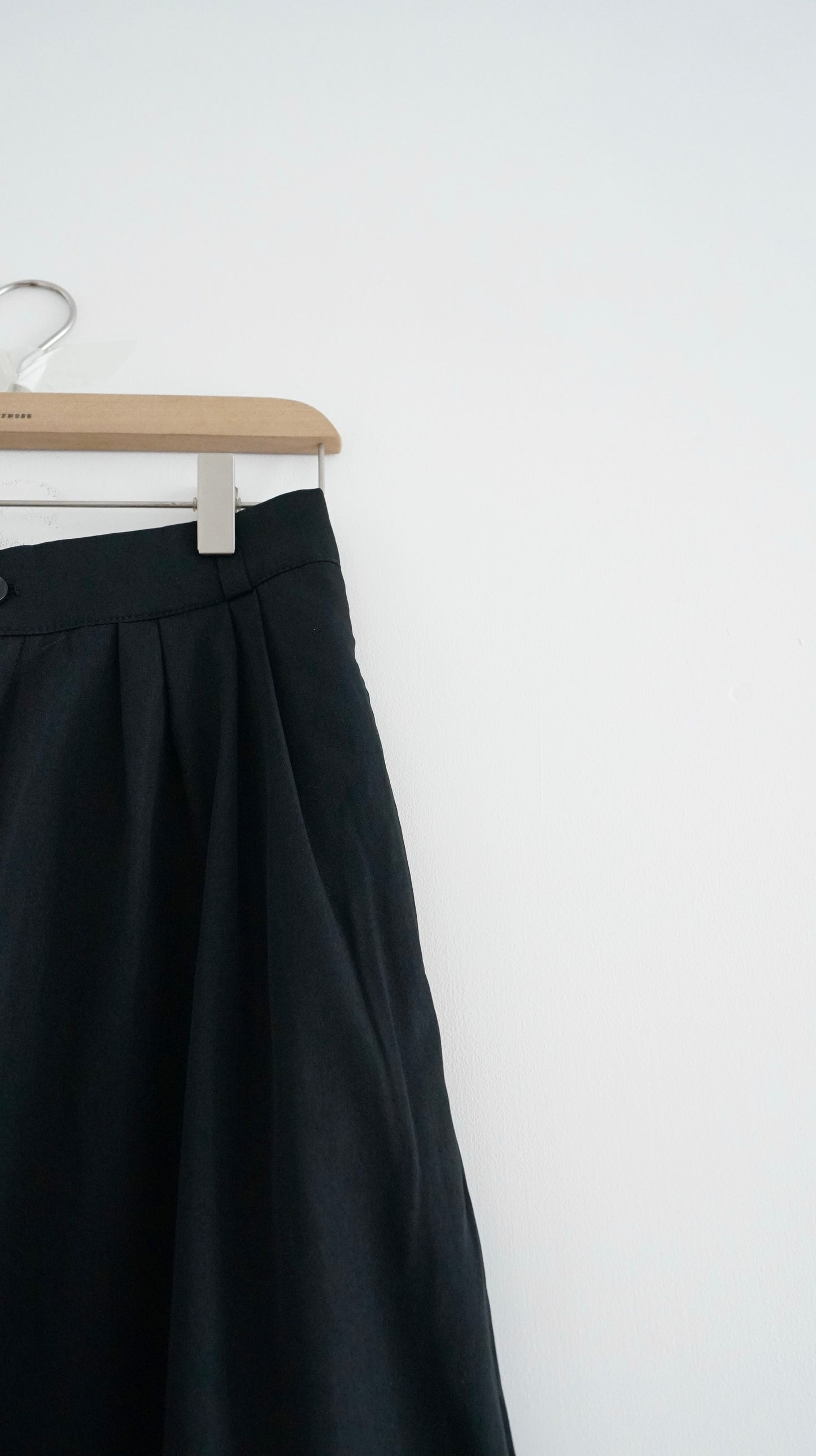 lily pleated tailor pants in black