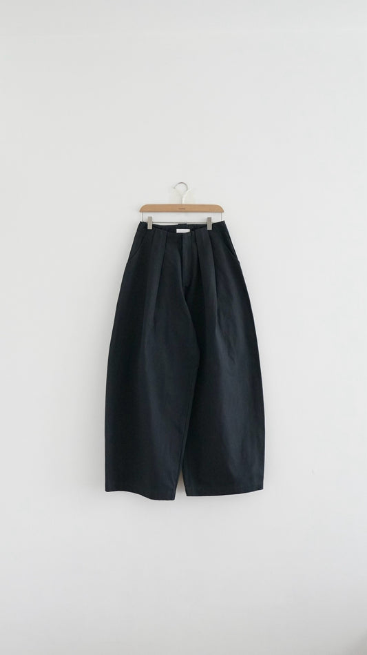 cocoon pleat trousers in charcoal (pre-order)