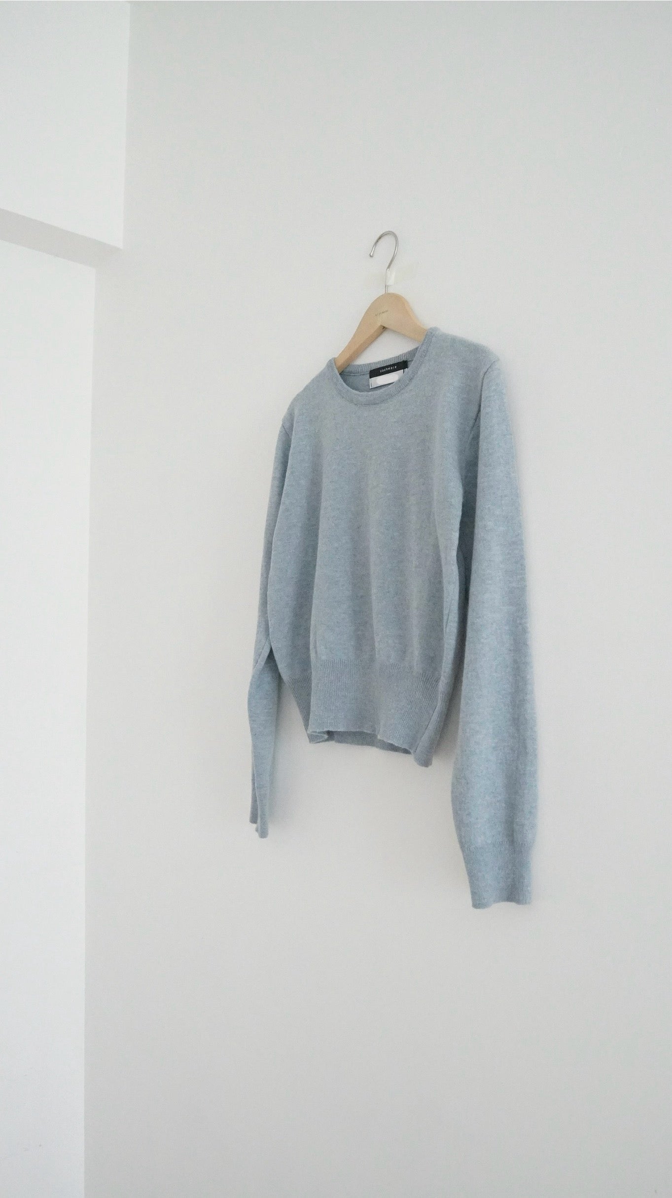 classic cashmere knit top in baby-blue (must have) (pre-order)